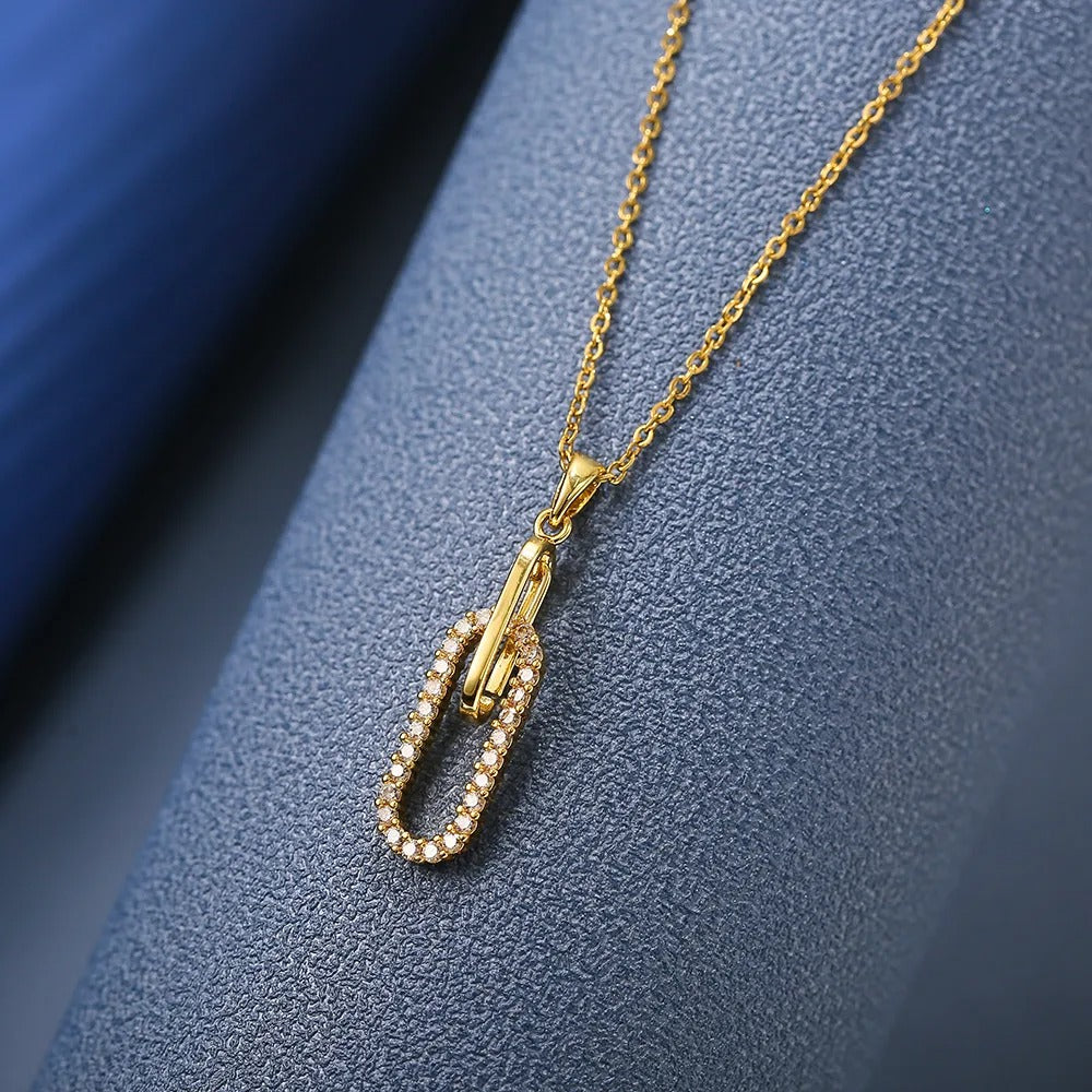 Elegant Paper Clip Pendant Necklace – 18K Gold Plated