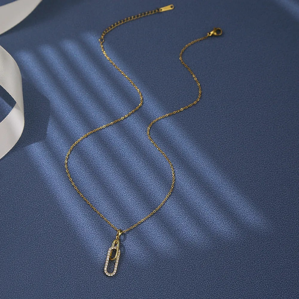 Elegant Paper Clip Pendant Necklace – 18K Gold Plated