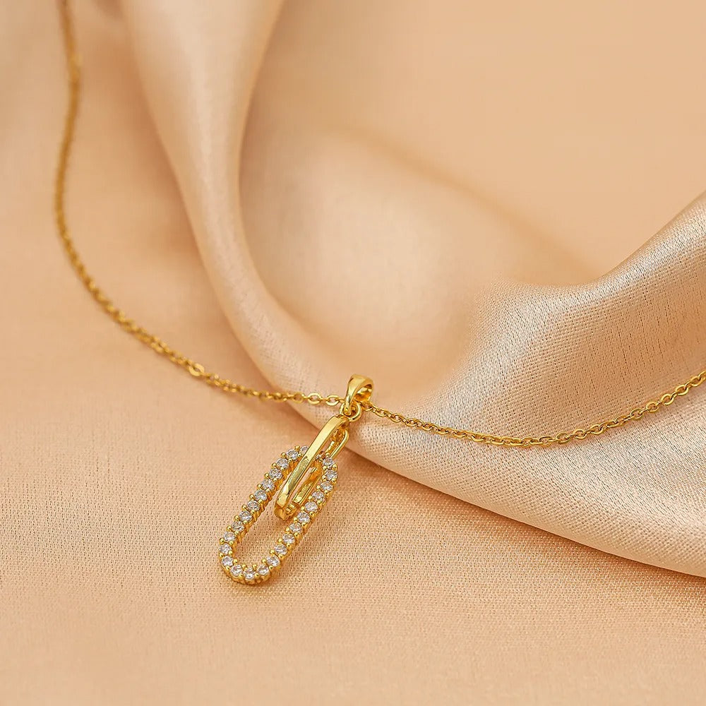 Elegant Paper Clip Pendant Necklace – 18K Gold Plated